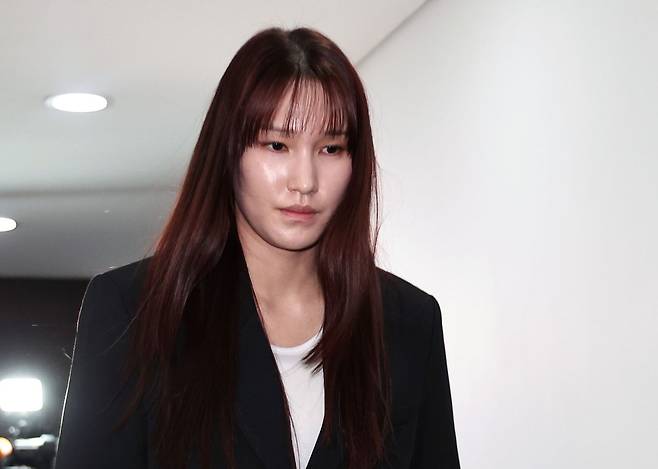 술을 마시고 운전대를 잡은 배구선수 안혜진이 27일 오전 서울 마포구 한국배구연맹(KOVO)에서 음주운전 관련 소명을 하기 위해 상벌위원회에 출석하고 있다. 뉴스1
