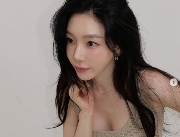 오늘(26일) 오후 6시, 태연이 가창한 JTBC 토일드라마 ‘모두가 자신의 무가치함과 싸우고 있다’(이하 모자무싸)의 세 번째 OST인 ‘조각’이 베일을 벗는다. /태연 소셜미디어
