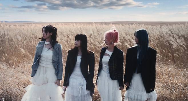 /사진= QWER 'CEREMONY' 뮤직비디오