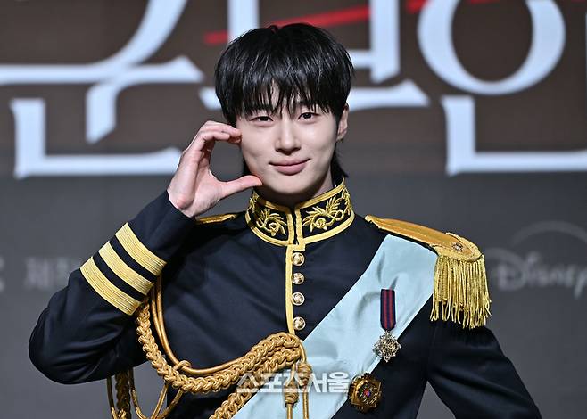 변우석이 6일 조선 팰리스 서울 강남에서 열린 MBC 새 금토드라마 ‘21세기 대군부인’ 제작발표회에서 포즈를 취하고 있다. 2026. 4. 6. 최승섭기자 thunder@sportsseoul.com
