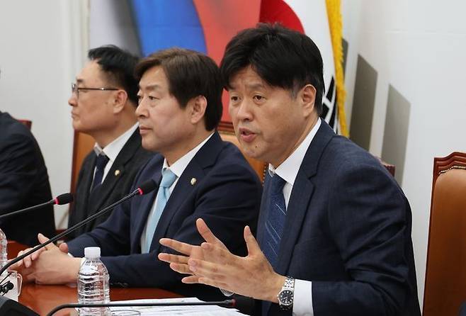 김용 전 민주연구원 부원장이 지난 13일 오후 서울 여의도 국회에서 무죄를 주장하는 기자회견을 하고 있다.ⓒ뉴시스