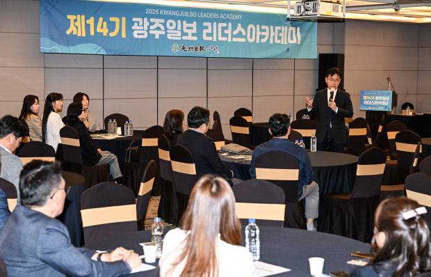 지난 28일 광주시 서구 브리브 광주 바이 롯데호텔에서 열린 제14기 광주일보 리더스 아카데미에서 이동우 교수가 ‘탈세계화와 혁신의 진화’란 주제로 강의를 하고 있다. /최현배 기자 choi@kwangju.co.kr
