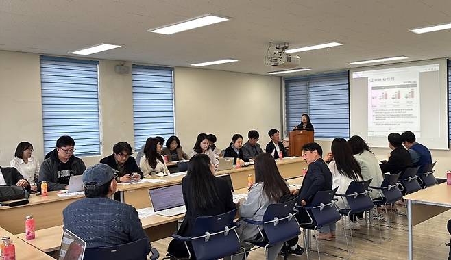 대구지방기상청이 지난 28일 포항기상관측소에서 ‘대구·경북 언론인 소통간담회’를 열고 ‘대구·경북 3개월 전망’을 발표하고 있다. /대구기상청 제공