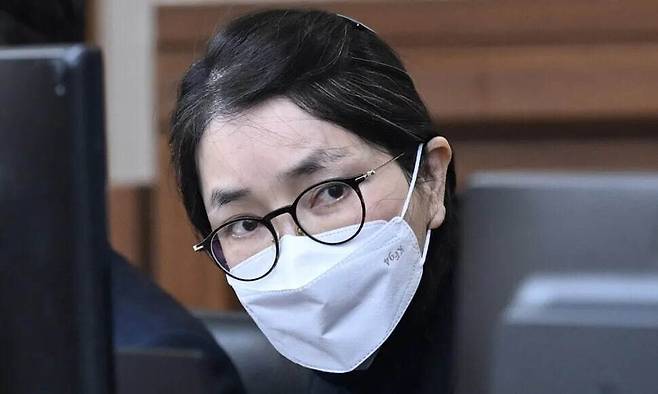 김건희 여사가 지난달 3일 서울중앙지방법원에서 열린 자본시장법 위반 등 혐의 결심 공판에 출석한 모습. 사진공동취재단