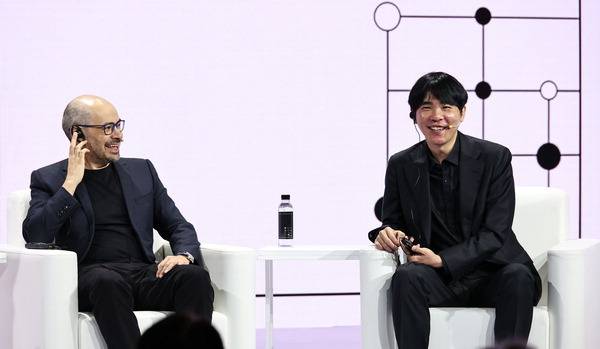 29일 서울에서 열린 ‘구글 포 코리아 2026’에서 데미스 허사비스 구글 딥마인드 최고경영자(CEO)와 이세돌 사범 겸 UNIST 특임교수가 ‘알파고 10년, 모두를 위한 AI의 비전’을 주제로 대담하고 있다. 연합뉴스