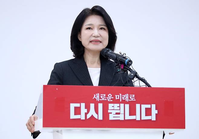 이진숙 전 방송통신위원장이 25일 대구 수성구 국민의힘 대구시당에서 6·3 지방선거 대구시장 불출마를 선언하고 있다. 뉴스1