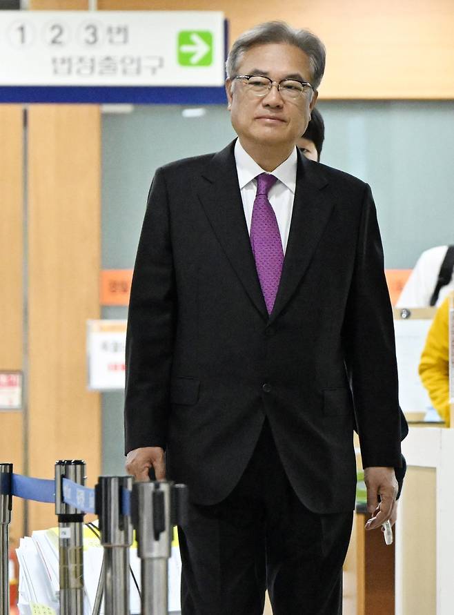 정진석 전 대통령 비서실장이 17일 서울 서초구 서울중앙지법으로 출석하고 있다. 사진공동취재단