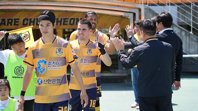 승리를 거운 춘천시민축구단