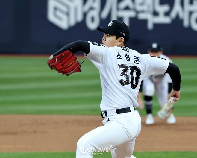 KT 우완투수 소형준이 29일 수원KT위즈파크에서 열린 2026KBO리그 LG트윈스와 KT위즈 경기에서 선발로 나와 역투하고 있다. 2026.04.29. /사진=강영조 선임기자
