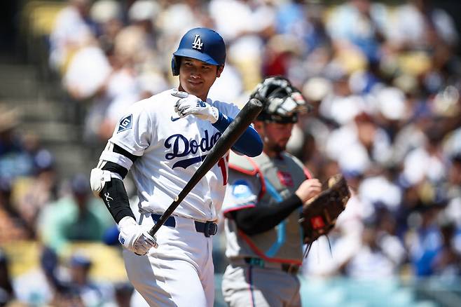LOS ANGELES, CALIFORNIA - APRIL 29: Shohei Ohtani #17 of the Los Angeles Dodgers reacts at bat in the first inning against the Miami Marlins at Dodger Stadium on April 29, 2026 in Los Angeles, California. Meg Oliphant/Getty Images/AFP (Photo by Meg Oliphant / GETTY IMAGES NORTH AMERICA / Getty Images via AFP)
<저작권자(c) 연합뉴스, 무단 전재-재배포, AI 학습 및 활용 금지>