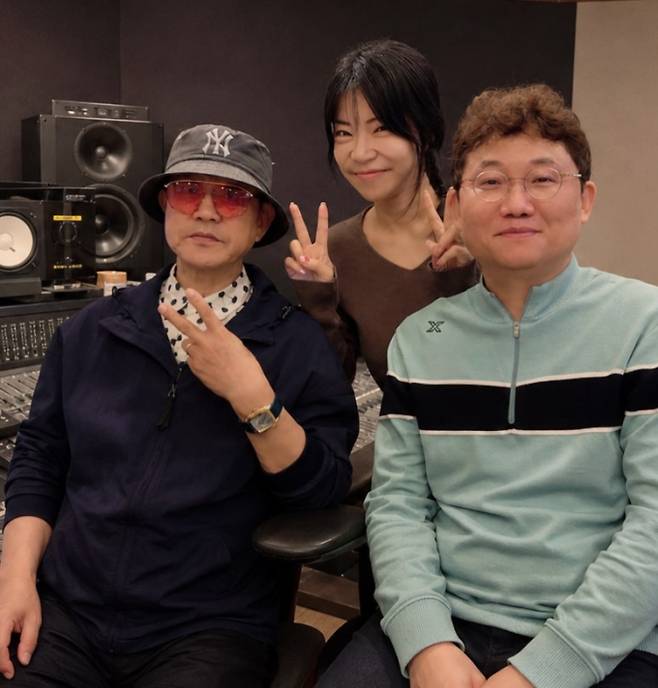 이진영, 설운도와 작업실 인증샷 공개…“믹싱완” 근황 전해 (출처:이진영인스타그램)