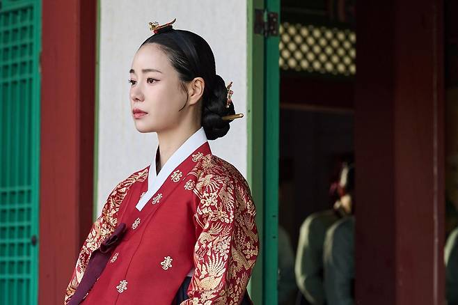 SBS 드라마 '멋진 신세계'에서 시공을 초월해 무명배우의 몸에 빙의하는 조선시대 악녀 강단심(임지연). SBS 제공