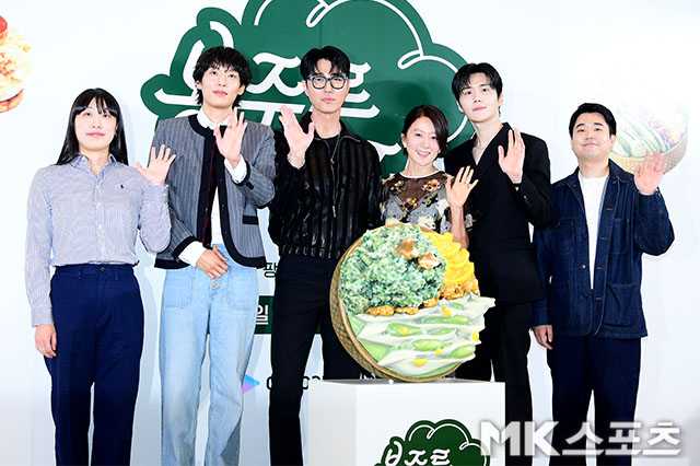 6일 오전 커뮤니티 하우스 마실에서 쿠팡플레이 시리즈 ‘봉주르빵집’ 제작발표회가 진행됐다. 이날 현장에는 김희애, 차승원, 김선호, 이기택, 박근형 PD, 김란주 작가 등이 참석했다. / 사진 = 김영구 기자