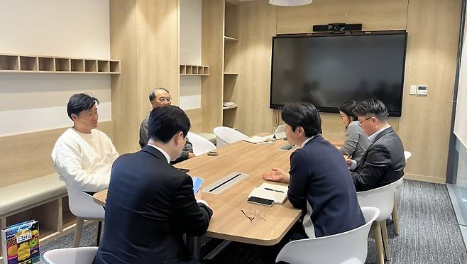 지난달 27일 열린 제주 그린 MICE 얼라이언스 대표단 운영위원회 회의. 숙박·관광·콘텐츠·행사 운영 분야가 함께 참여하는 민관 협력 체계가 본격 가동에 들어갔다. (제주관광공사 제공)