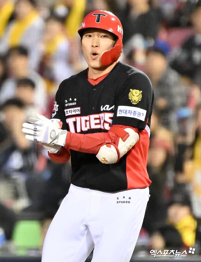 31일 오후 서울 송파구 잠실야구장에서 열린 '2026 신한 SOL Bank KBO리그' KIA 타이거즈와 LG 트윈스의 경기, 2회초 2사 1,3루 KIA 김호령이 1타점 적시타를 날리고 있다. 엑스포츠뉴스 DB