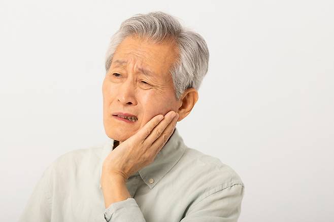잇몸 아프면 근육도 빠진다… '치주염-근감소증' 연결고리 찾았다|출처: 클립아트코리아