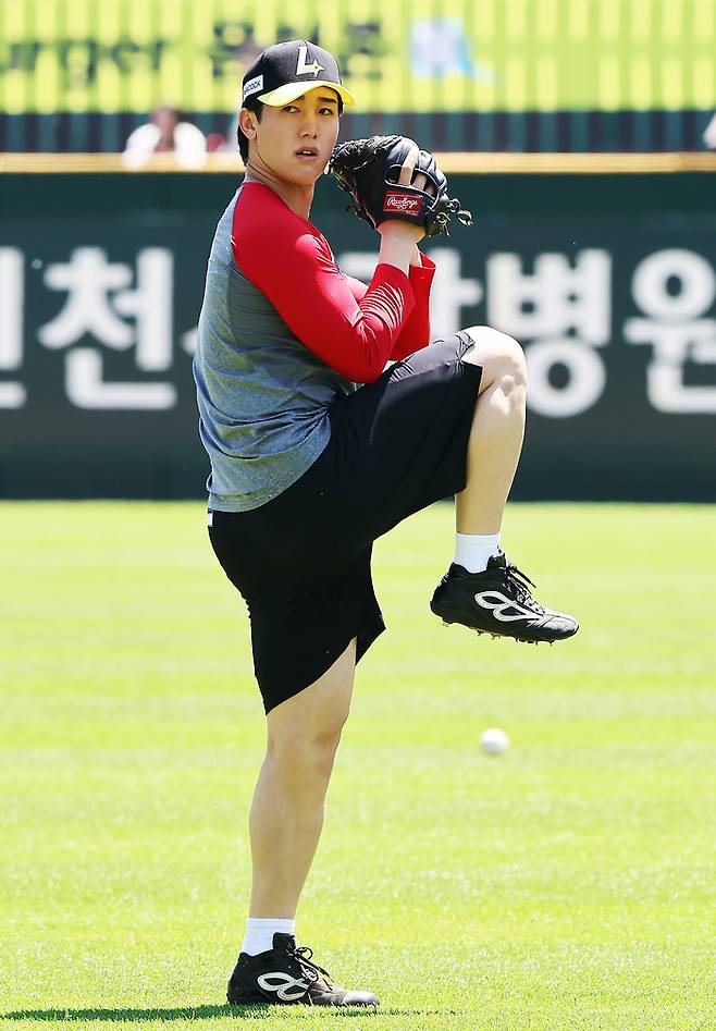 SSG 긴지로가 5일 인천SSG랜더스필드에서 훈련을 소화하고 있다. 사진 | SSG 랜더스