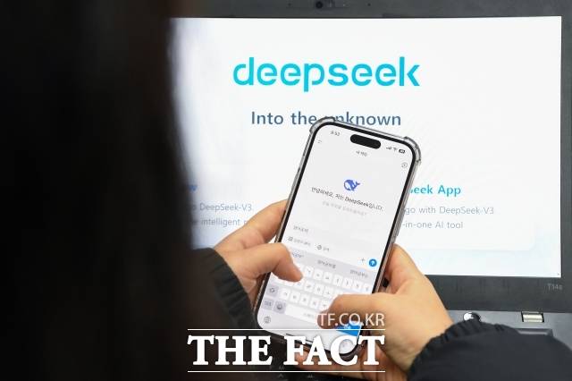 인공지능(AI) 기술이 발전하고 있지만 소비생활에 AI를 활용하는 국민은 10명 중 3명에 그치는 것으로 나타났다. /더팩트 DB