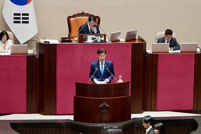문대림 더불어민주당 의원이 7일 국회 본회의장에서 발언하고 있다. 문 의원이 대표발의한 ‘북극항로 활성화 및 지원에 관한 특별법’은 이날 국회 본회의를 통과했다. /사진=문대림 의원실 제공