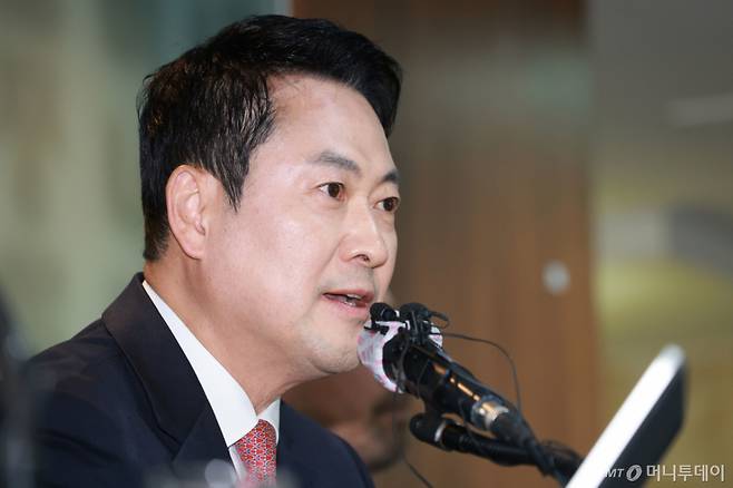 (서울=뉴스1) 국회사진기자단 = 장동혁 국민의힘 대표가 8일 오후 서울 중구 프레스센터에서 열린 서울외신기자클럽 초청 간담회에서 모두발언을 하고 있다. 2026.5.8/뉴스1 Copyright (C) 뉴스1. All rights reserved. 무단 전재 및 재배포, AI학습 이용 금지. /사진=(서울=뉴스1) 국회사진기자단