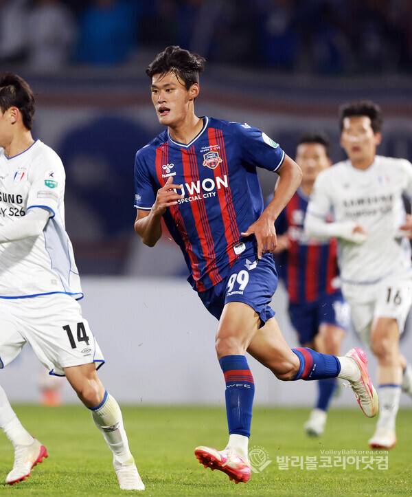 ■ 팀 오브 라운드 : 수원 더비 짜릿한 역전승 '수원FC'...사진은 수원FC 하정우.(사진=김경수 기자/ 2026.5.3)