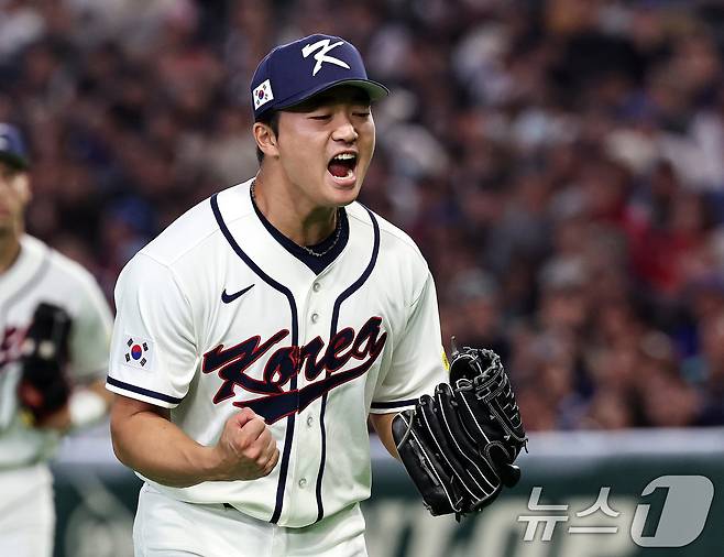 8일 일본 도쿄돔에서 열린 2026 월드베이스볼클래식 조별리그 C조 대한민국과 대만의 경기. 대한민국 투수 고우석이 9회초 무실점으로 이닝을 마친 뒤 포효하고 있다. 2026.3.8 ⓒ 뉴스1 구윤성 기자