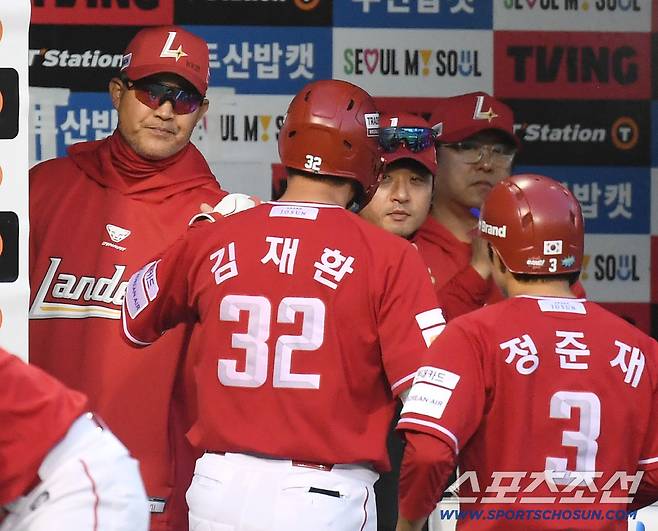 9일 잠실구장에서 열린 두산과 SSG의 경기. 7회 투런홈런을 날린 SSG 김재환. 잠실=송정헌 기자songs@sportschosun.com/2026.05.09/