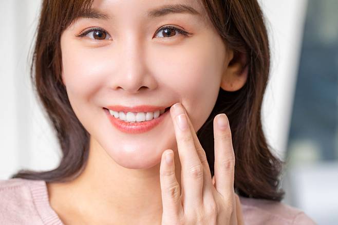 하루에 10분만 웃어도 칼로리가 소모되고 스트레스 호르몬이 감소하며 장 건강이 개선된다는 분석이 나왔다./사진=클립아트코리아