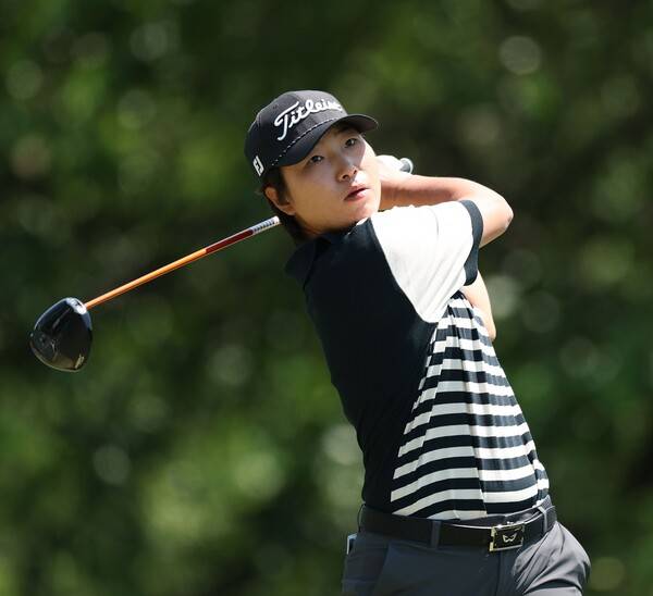 2026년 한국여자프로골프(KLPGA) 투어 NH투자증권 레이디스 챔피언십 우승 경쟁에 뛰어든 김지수 프로가 2라운드에서 경기하는 모습이다. 사진제공=KLPGA. (사진을 무단으로 사용하지 마십시오.)