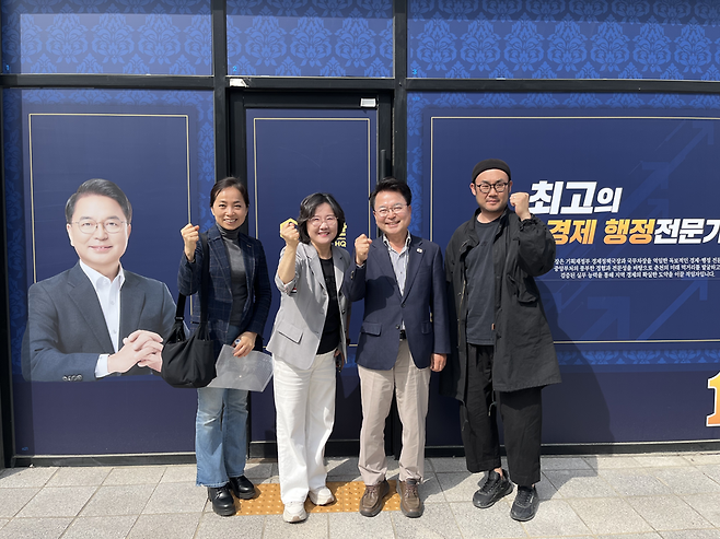 ▲ 육동한 더불어민주당 춘천시장 예비후보는 10일 오후 자신의 선거사무소에서 춘천사립유치원연합회와 간담회를 가졌다. 육동한 후보 캠프 제공