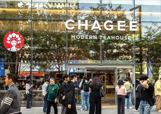 최근 서울 강남대로에 문을 연 차지(CHAGEE·패왕차희) 강남플래그십점. (윤관식 기자)