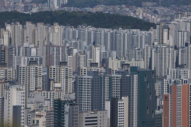서울 남산에서 내려다 본 서울시내. <연합>