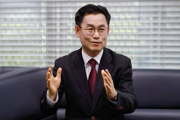 취임 1주년을 맞은 김상욱 국립아시아문화전당장이 시민과의 거리 좁히기, 지역 문화예술 생태계 구축, 아시아 문화예술 허브 도약 등의 성과를 설명하고 있다. 판영석 기자