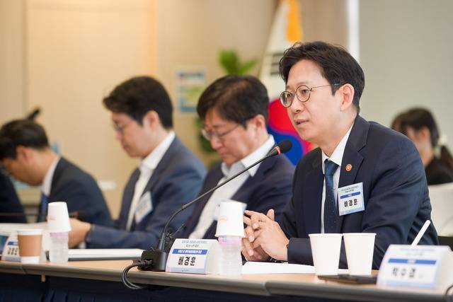 배경훈 부총리 겸 과학기술정보통신부 장관이 13일 국가과학기술자문회의 대회의실에서 열린 ‘과학기술 인공지능 미래전략회의’ 에서 발언하고 있다. 과기정통부 제공