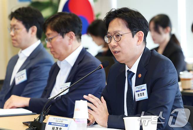 배경훈 부총리 겸 과학기술정보통신부 장관이 13일 오후 서울 종로구 국가과학기술자문회의 대회의실에서 열린 과학기술·인공지능 미래전략회의 킥오프 회의에서 모두발언을 하고 있다. 2026.5.13 ⓒ 뉴스1 오대일 기자