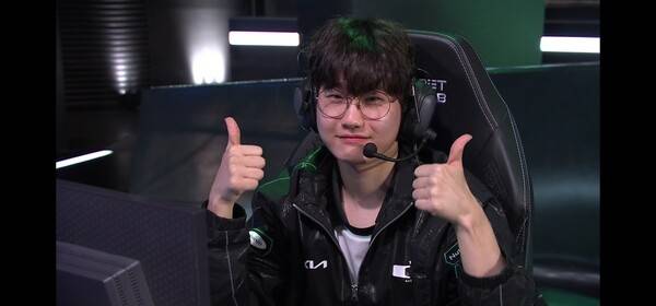 13일 서울 종로구 롤파크에서 열린 '2026 리그 오브 레전드 챔피언스 코리아(LCK)' 정규 시즌 2라운드 1경기 1세트에서 디플러스 기아가 압도적인 바텀 주도권과 날카로운 운영으로 DN을 완파하면 1승을 선취했다. (DK & DNS=1:0)./사진=네이버 치지직 라이브영상 캡처