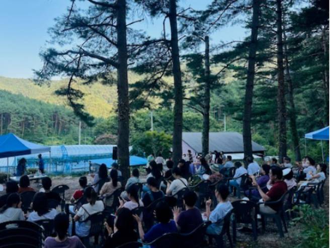 지난해 8월 왕피천엘림농장에서 열린 솔향기 품은 포도원 힐링 팜파티. 울진군 제공