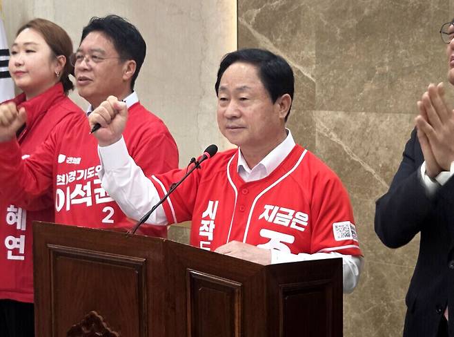 ▲ 주광덕 국민의힘 남양주시장 후보는 14일 기자회견을 통해 출마를 공식 선언했다. 주 후보는 "출마를 간절히 원하는 시민들의 마음을 무겁게 받아들이며 시작도 완성도 시민과 함께라는 책임을 가지고 이번 선거에서 승리하겠다"고 밝혔다. /박현기 기자 jcnews8090@incheonilbo.com