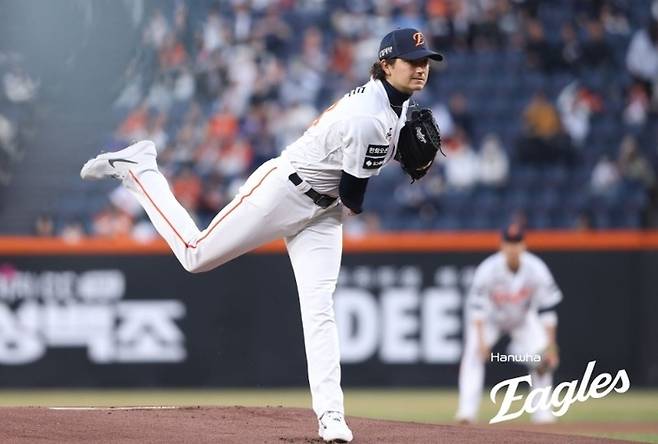 한화 화이트가 31일 대전 한화생명 볼파크에서 열린 2026 KBO리그 정규시즌 KT와 경기에 선발 등판해 역투하고 있다. 사진 | 한화 이글스