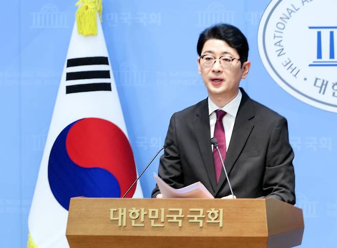 주진우 국민의힘 의원이 14일 국회 소통관에서 더불어민주당 정원오 서울시장 후보의 과거 폭행 사건과 관련, 당시 피해자의 육성 녹음을 확보했다며 내용을 공개하고 있다. 연합뉴스