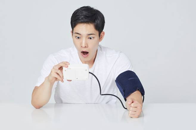 고혈압 약을 복용한 뒤 혈압이 내렸다고 해서 의사와의 상의도 없이 약을 끊었다가는 심각한 위험을 초래할 수 있다. 사진=클립아트코리아