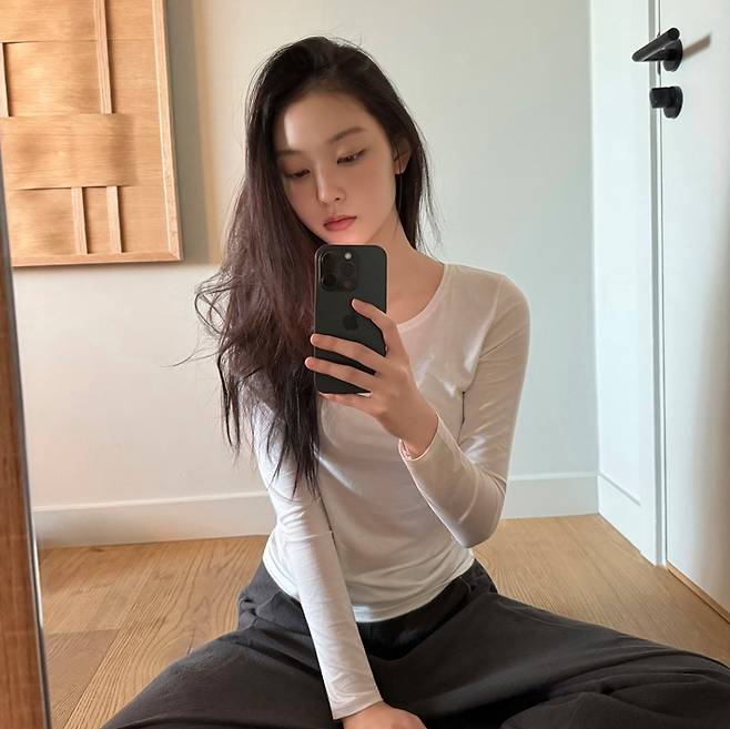오늘(15일) 생일을 맞은 뉴진스 해린. 뉴진스 공식 트위터