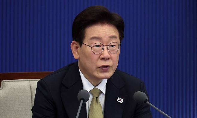 이재명 대통령이 14일 청와대에서 열린 수석보좌관회의에서 발언하고 있다. 연합뉴스