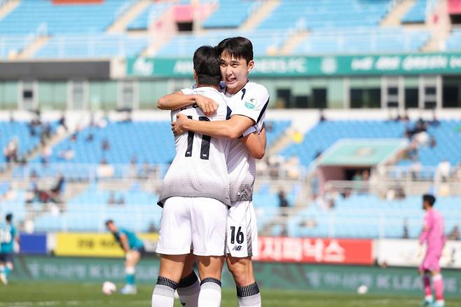 변경준(왼쪽)과 박재용. /사진=서울이랜드 제공