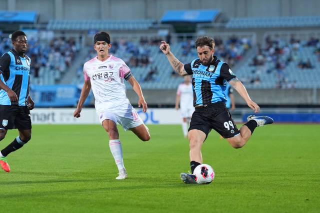 16일 천안종합운동장에서 열린 '하나은행 K리그2 2026' 12라운드 천안시티FC와 파주프런티어FC의 경기 모습. 천안시티FC 제공.