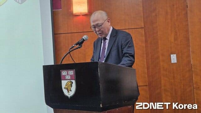 1기 원우회장인 이주찬 굿모닝 대표가 환영사를 하고 있다.