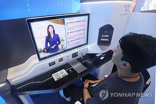 '병원 업무도 AI 서비스로 편리하게' (서울=연합뉴스) 진연수 기자 = 17일 서울 강남구 코엑스에서 열린 2025 국제 병원의료산업 박람회에서 관람객이 병원 업무 관련 AI 스마트 데스크를 체험하고 있다. 2025.9.17
jin90@yna.co.kr