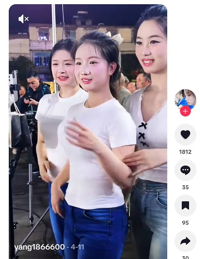 중국 청소년들이 '더우인'(틱톡)을 촬영하는 모습. / 사진제공 = 더우인