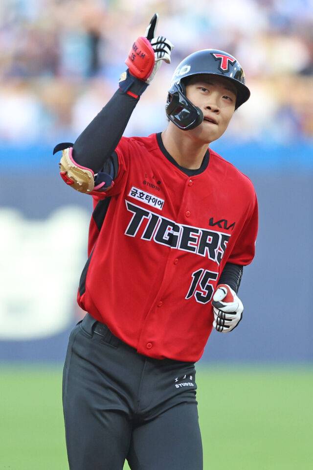 박재현이 5월 16일 대구 삼성 라이온즈전 투런 홈런을 친 뒤 세리머니를 하고 있다./KIA 타이거즈 제공