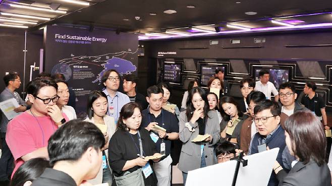 황민호 한수원 신한울제1발전소 운영실장이 지난 14일 신한울1호기 주제어실(MCR) 관람창에서 브리핑을 하고 있다. 사진=한수원